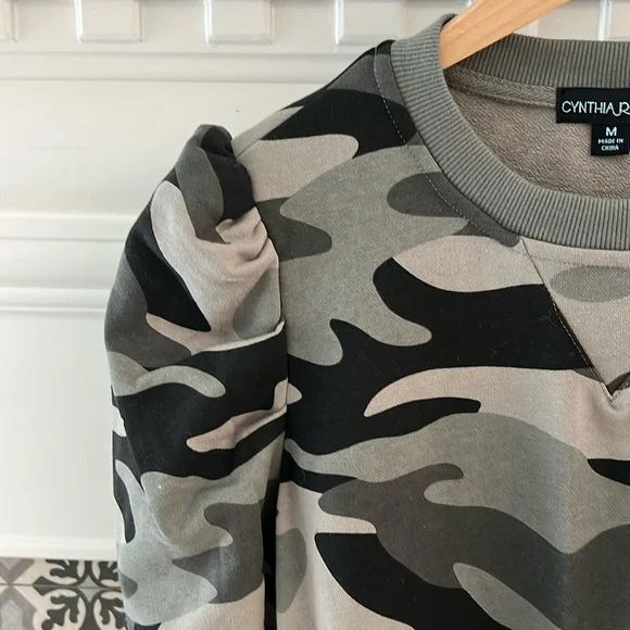 RARE NWT Cynthia Rowley Camo Puff Sleeve sweater sweatshirt top M - Picture 2 of 4